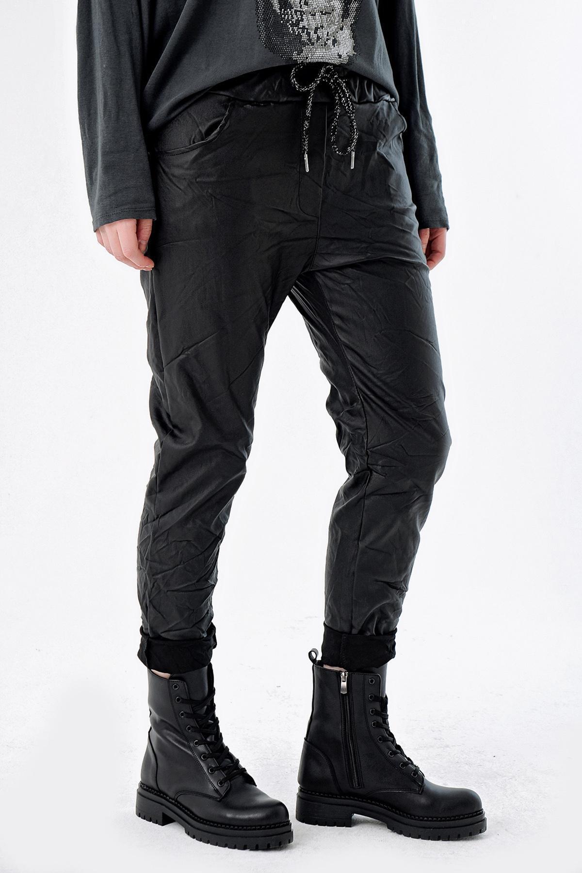 Siyah Deri Görünümlü Pantolon